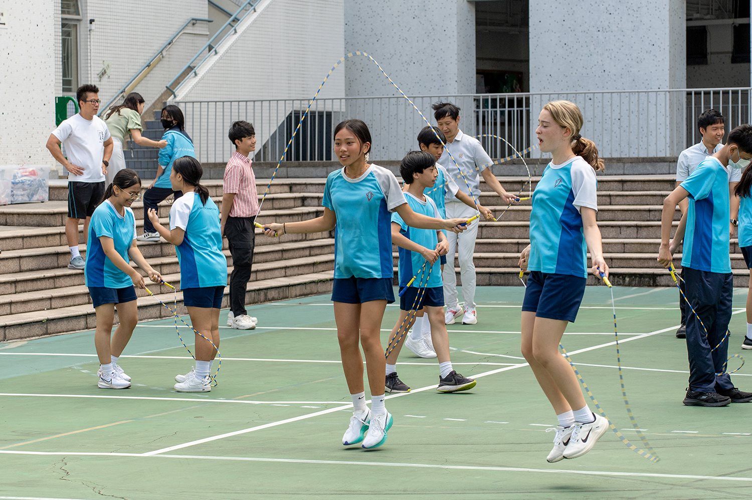 School Line Rooe Hundreds Schools Rope Skipping in One Accord, Church Building to ...